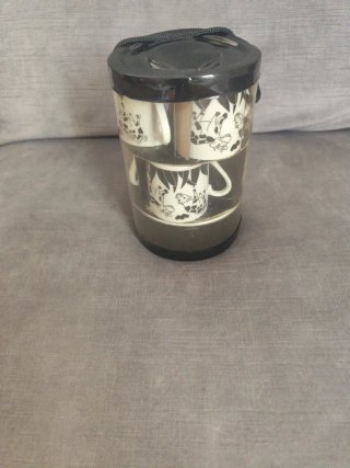 Set caffè con design di vitelli bianco e nero