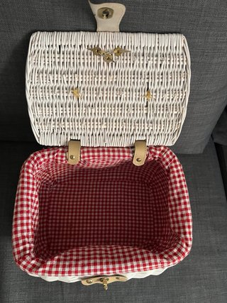 Cesto mimbre picnic cuero y dorado