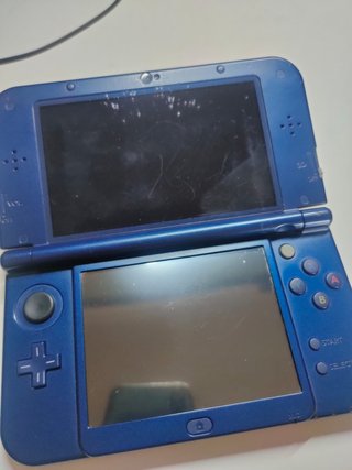 New Nintendo 3DS XL azul + funda rígida y cargador