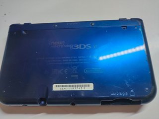 New Nintendo 3DS XL azul + funda rígida y cargador