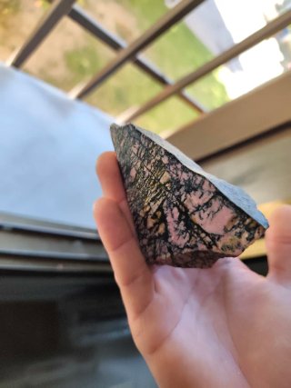 Piedra Rodonita Rosa y Negra