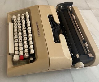 Máquina de escribir Olivetti Lettera 35