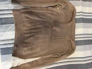 Jersey Guess cuello largo marrón