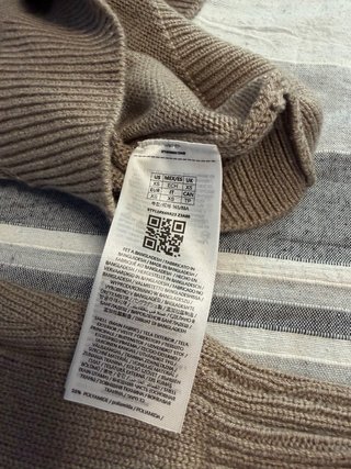 Jersey Guess cuello largo marrón