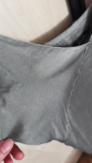 Vestido de tirantes de seda gris