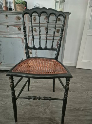 Silla Isabelina Negra con Asiento de Rataán