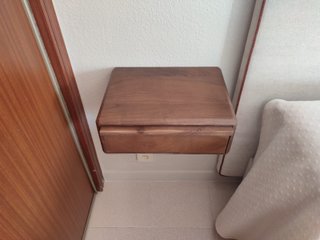 Mesita flotante madera acacia con cajón