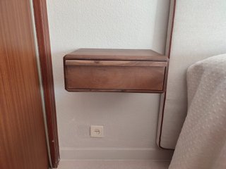 Mesita flotante madera acacia con cajón