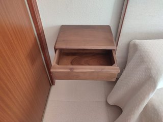 Mesita flotante madera acacia con cajón