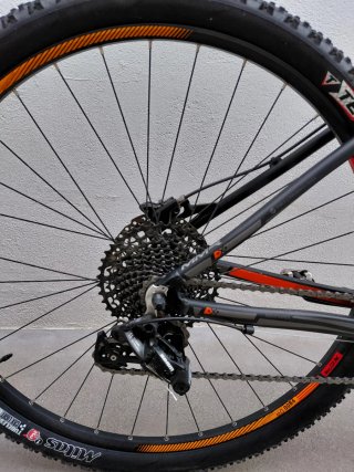 Bicicleta Montaña MMR modelo Kendo. Negra/Naranja