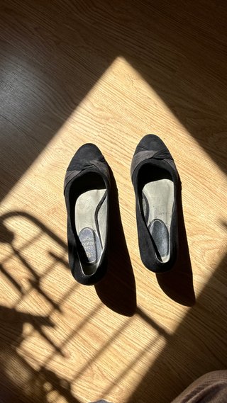 Zapatos de tacón bajo negros