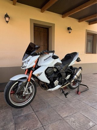 Kawasaki Z1000 Blanca y Naranja