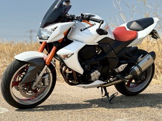 Kawasaki Z1000 Blanca y Naranja