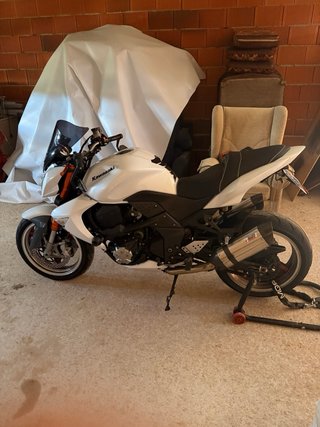 Kawasaki Z1000 Blanca y Naranja