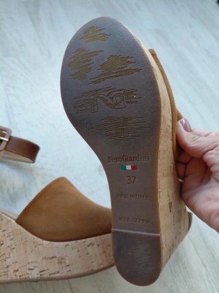 Sandalias cuña NeroGiardini Talla 37