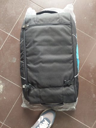 Bolsa deportiva azul y gris