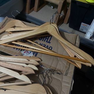15 Perchas Madera y Metal 10 de adulto y 5 de niño