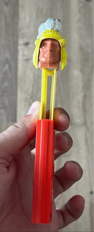 Dispensador PEZ década 70/80 Indio