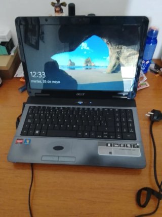 Acer portátil negro con cargador