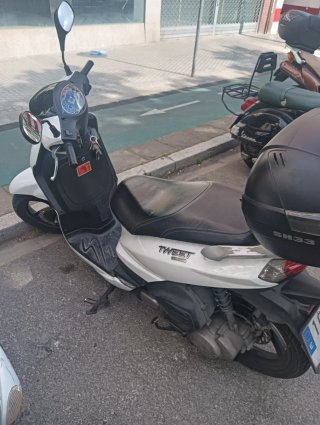 Peugeot Tweet 125cc Scooter