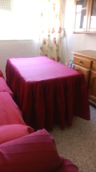 Mesa de salón de madera