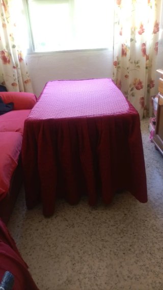 Mesa de salón de madera