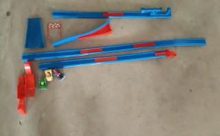 Rara Pista Duck Wheels Disney e 3 originali cars