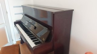 Piano de pared Yamaha Caoba. Yamaha. Oportunidad