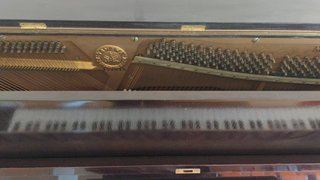 Piano de pared Yamaha Caoba. Yamaha. Oportunidad