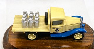 CAMION CITROEN C6 LECHERO, 1/43, MUY POCO COMUN