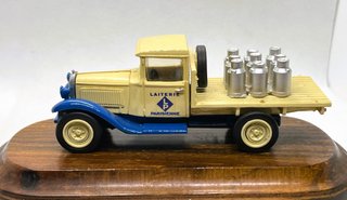 CAMION CITROEN C6 LECHERO, 1/43, MUY POCO COMUN
