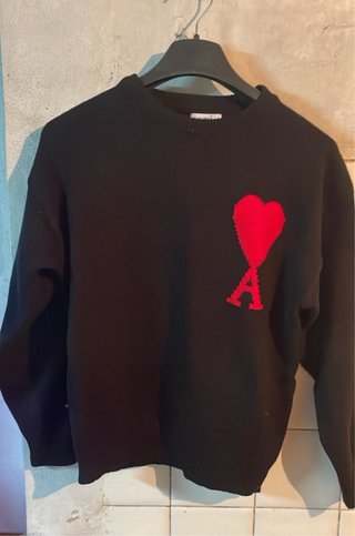 Maglione Ami Paris con cuore rosso