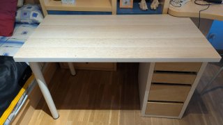 Scrivania IKEA con cassettiera