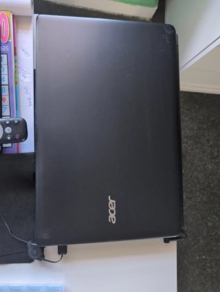 Portátil Acer Aspire E1-522