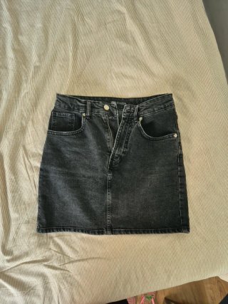 Falda vaquera negra Zara