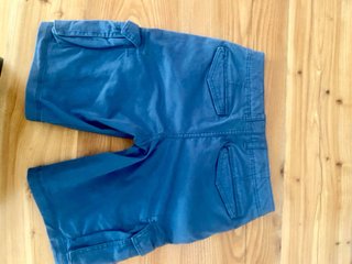 Bermuda niño azul talla 16 aunque tallan pequeño