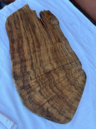 Tagliere in legno di castagno firmato Emamm