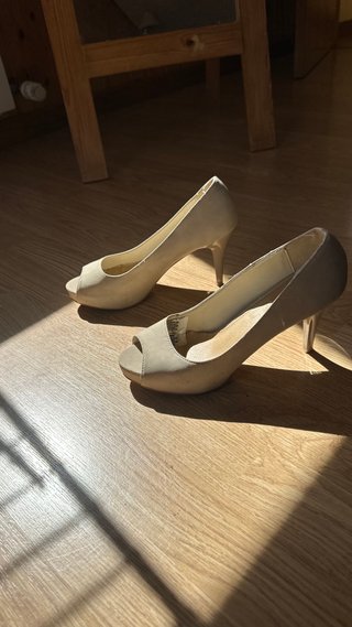 Lote 2 pares zapatos tacón beige