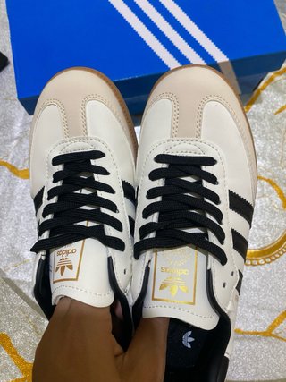 Adidas Samba Talla 38 Blancas y Negras
