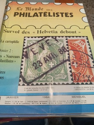 ALBUM LE MONDE DE PHILATELISTES