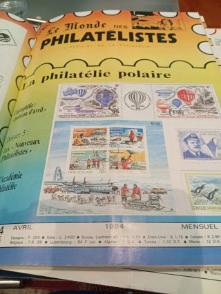 ALBUM LE MONDE DE PHILATELISTES