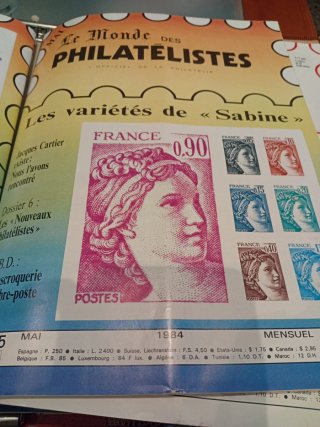 ALBUM LE MONDE DE PHILATELISTES