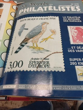 ALBUM LE MONDE DE PHILATELISTES