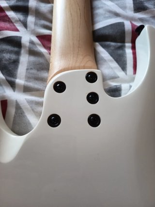 Guitarra Harley Benton 8 cuerdas Fan Fret NUEVA