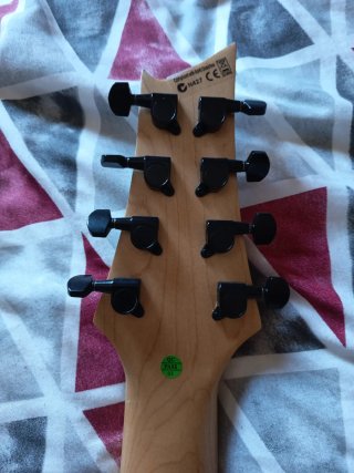 Guitarra Harley Benton 8 cuerdas Fan Fret NUEVA