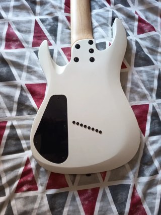 Guitarra Harley Benton 8 cuerdas Fan Fret NUEVA