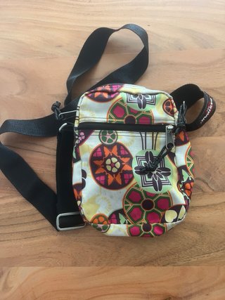Bolso bandolera Eastpak estampado