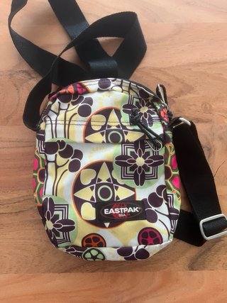 Bolso bandolera Eastpak estampado