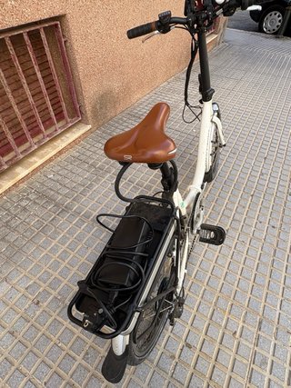 Bicicleta Eléctrica Plegable Blanca marca Megamo.