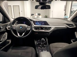 BMW Serie 1 118i 140cv 2020 · SOLO 70.000 km · LED